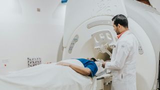 Zašto magnetna rezonanca celog tela nije preporučena svima i kada zaista ima smisla